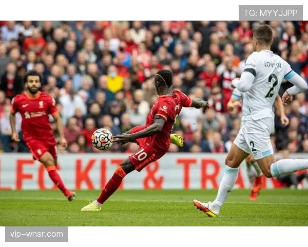 回顾马内补射破门遭误判历史案例 VAR技术引入前后英超判罚标准演变分析